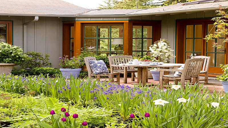 4 Smart and Affordable Tips for Decorating Outdoors