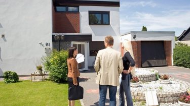 Top Reasons to Work with a Real Estate Agent to Buy or Sell Your Property
